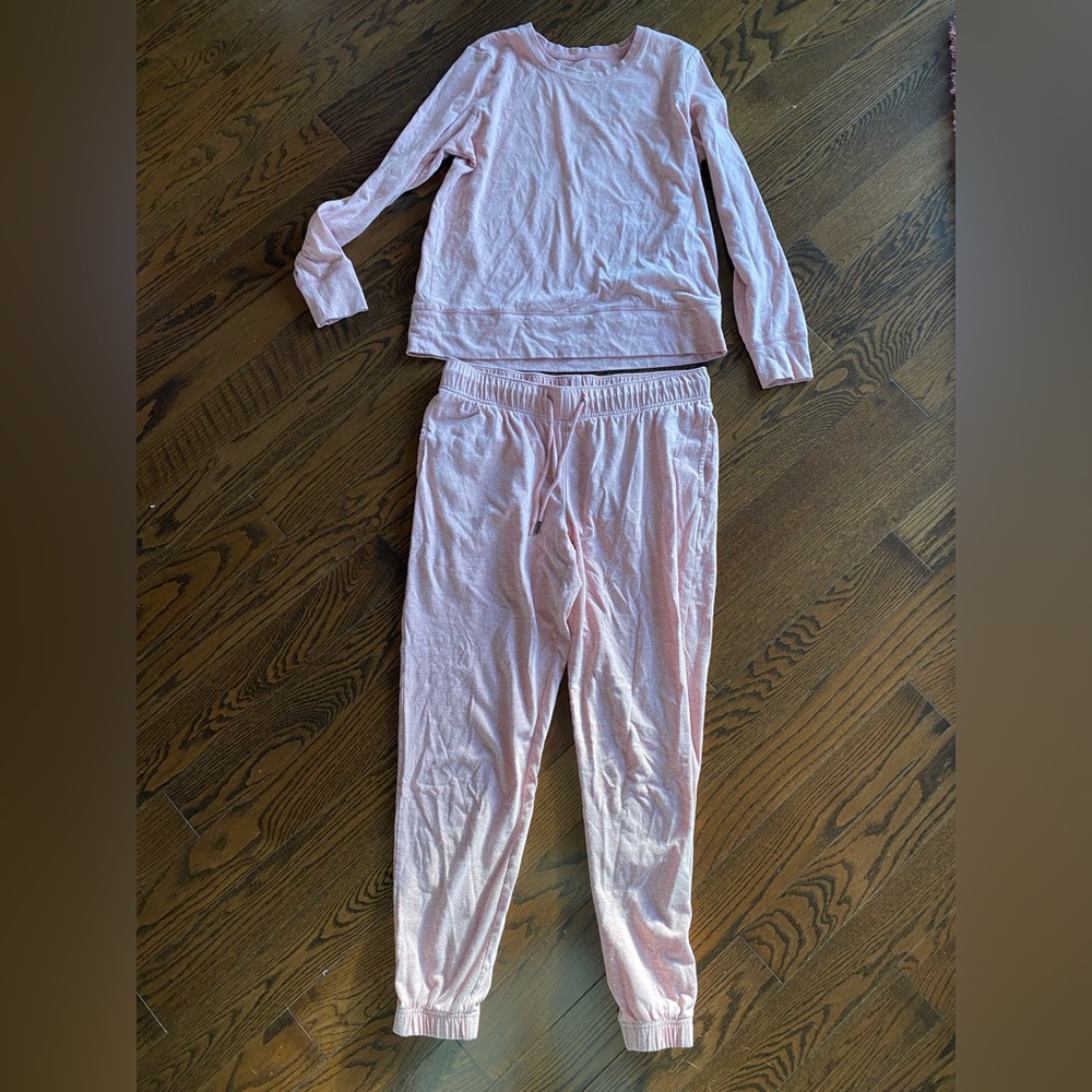Wilson lounge set
Light pink
Size S